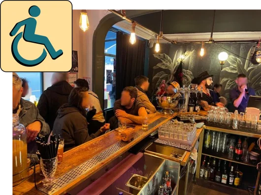 Le bar au rez-de-chaussée